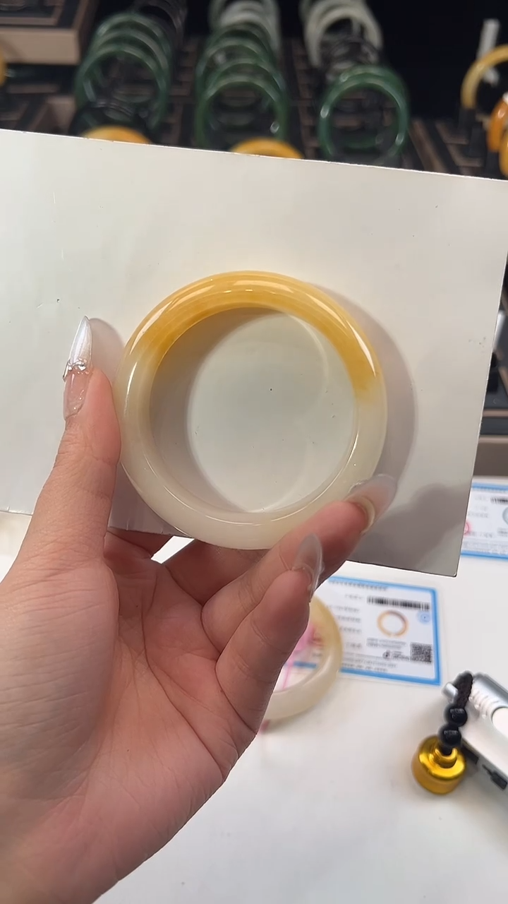 未镶嵌石英质玉（黄龙玉）手镯55圈口016