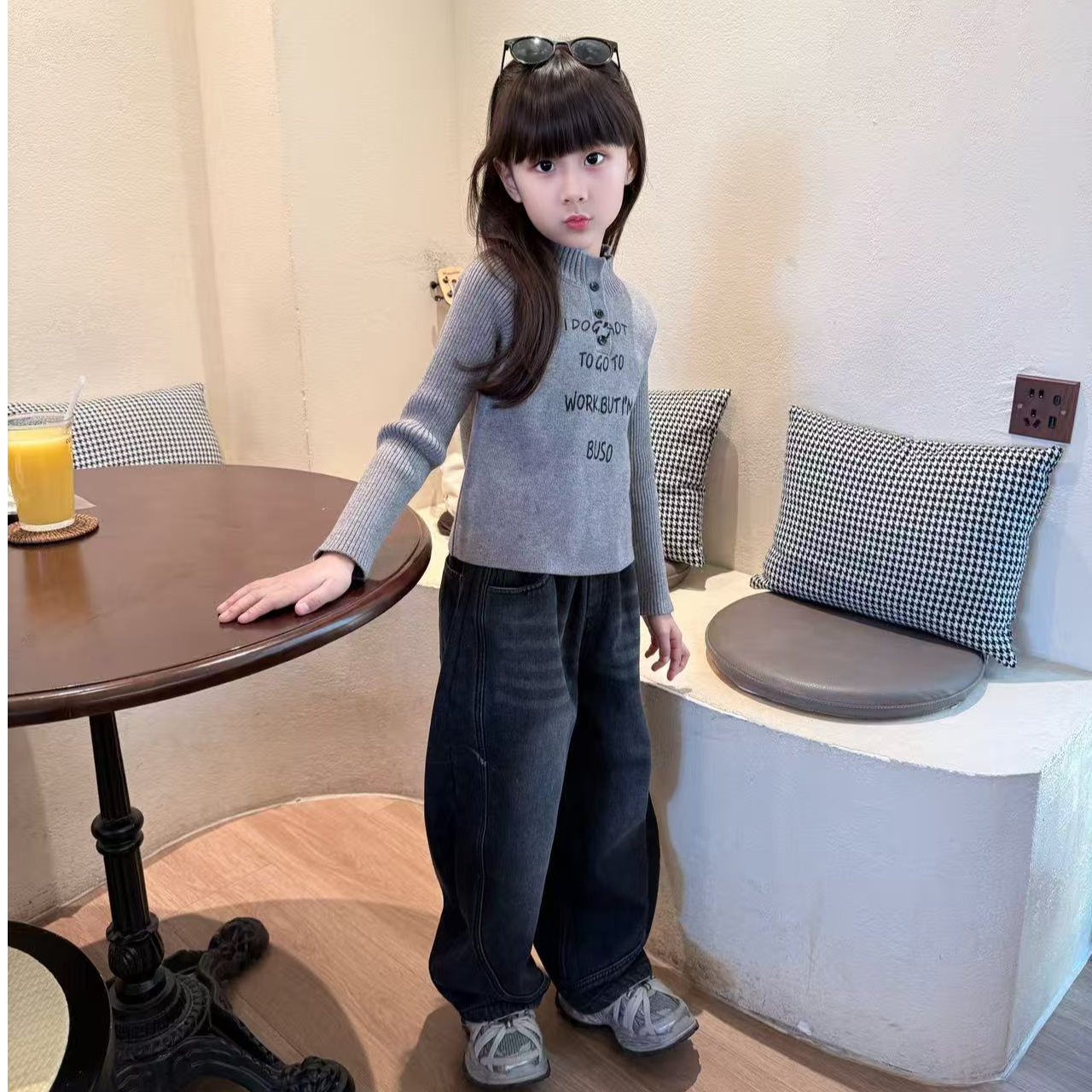 女童秋冬时尚字母毛衣打底衫2025新款儿童冬季洋气加绒牛仔裤套装