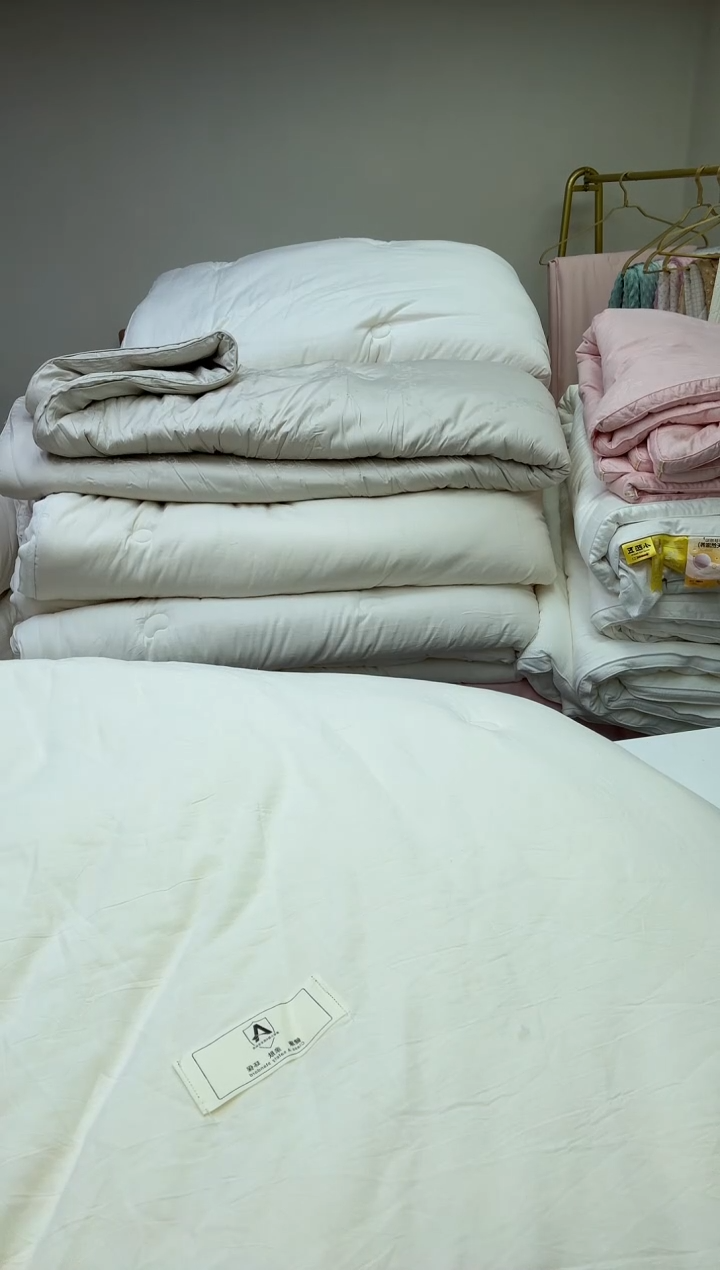 95%以上纯棉水洗棉200*230//7左右冬被