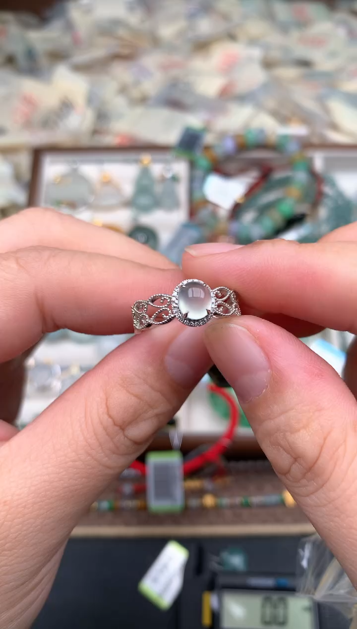 18K金镶嵌挂件翡翠一