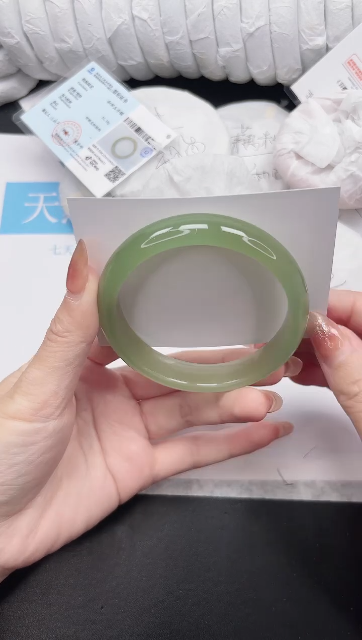 未镶嵌手镯石英质玉158-63.3DL