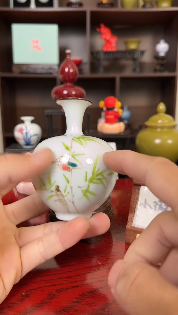 摆件瓷12.14早微瑕小花瓶摆件
