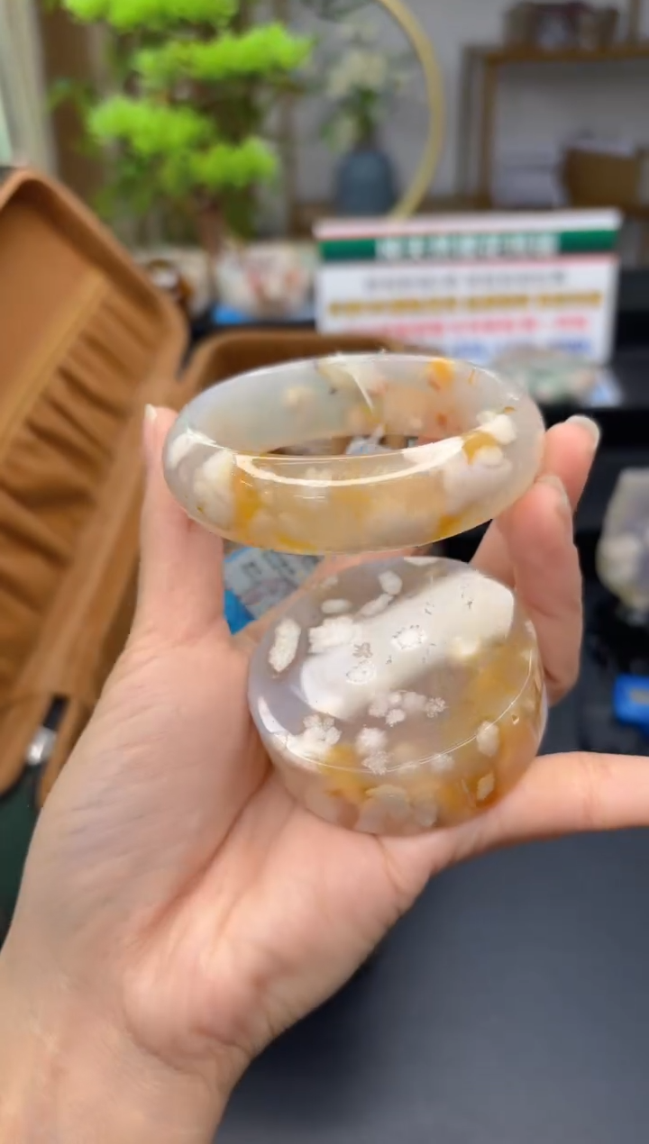 【闪购商品】石英质玉手镯未镶嵌C392(56圈赠送镯心)