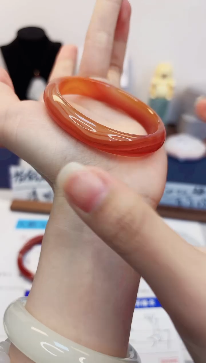 【闪购商品】石英质玉手镯未镶嵌337