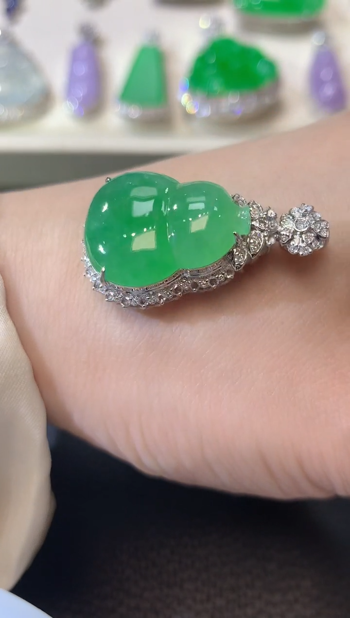 【闪购商品】翡翠吊坠(不含链)18K金镶嵌C31