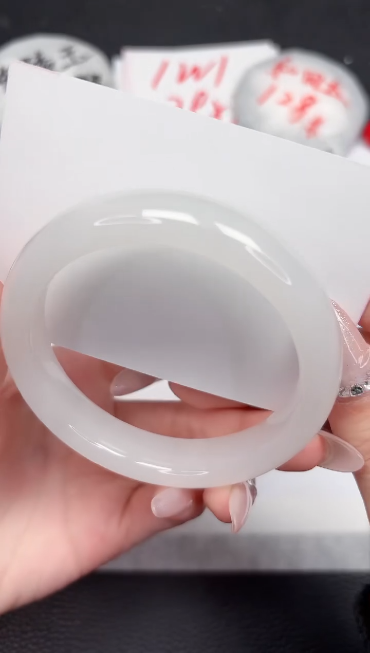 【闪购商品】石英质玉手镯未镶嵌87-59.5