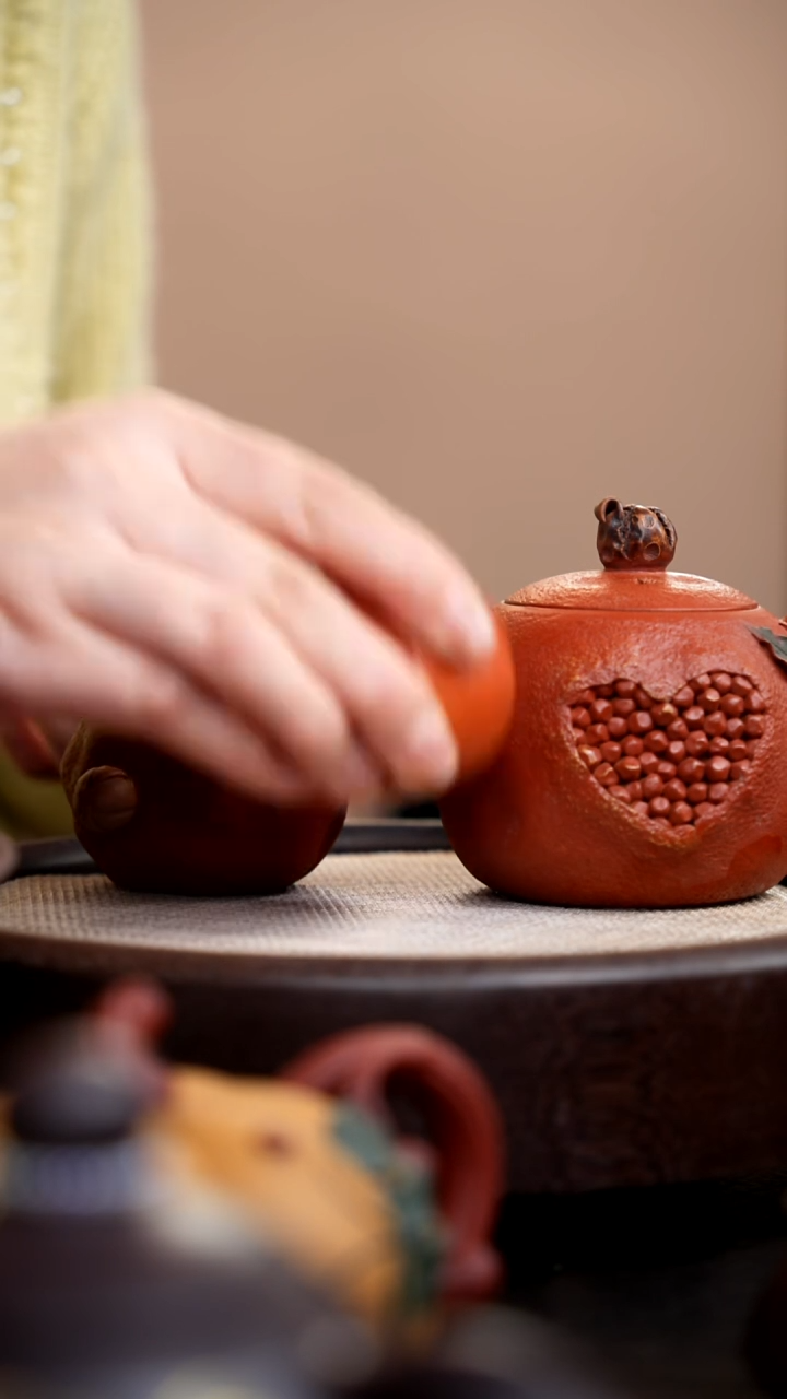 茶壶紫砂008   段泥石榴壶+杯+茶宠