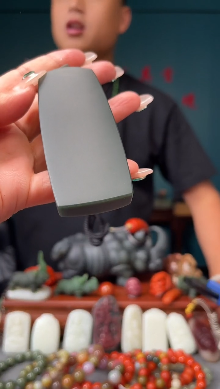 和田玉未镶嵌颈饰吊坠