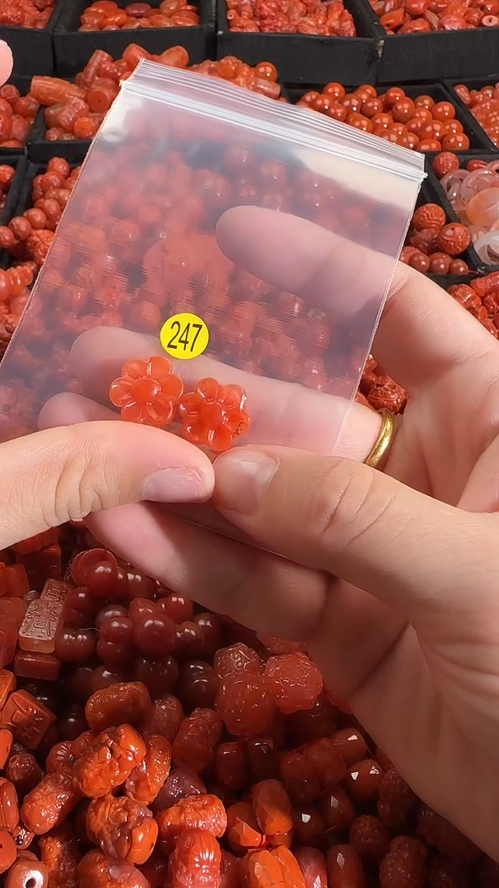 颈饰未镶嵌南红玛瑙1