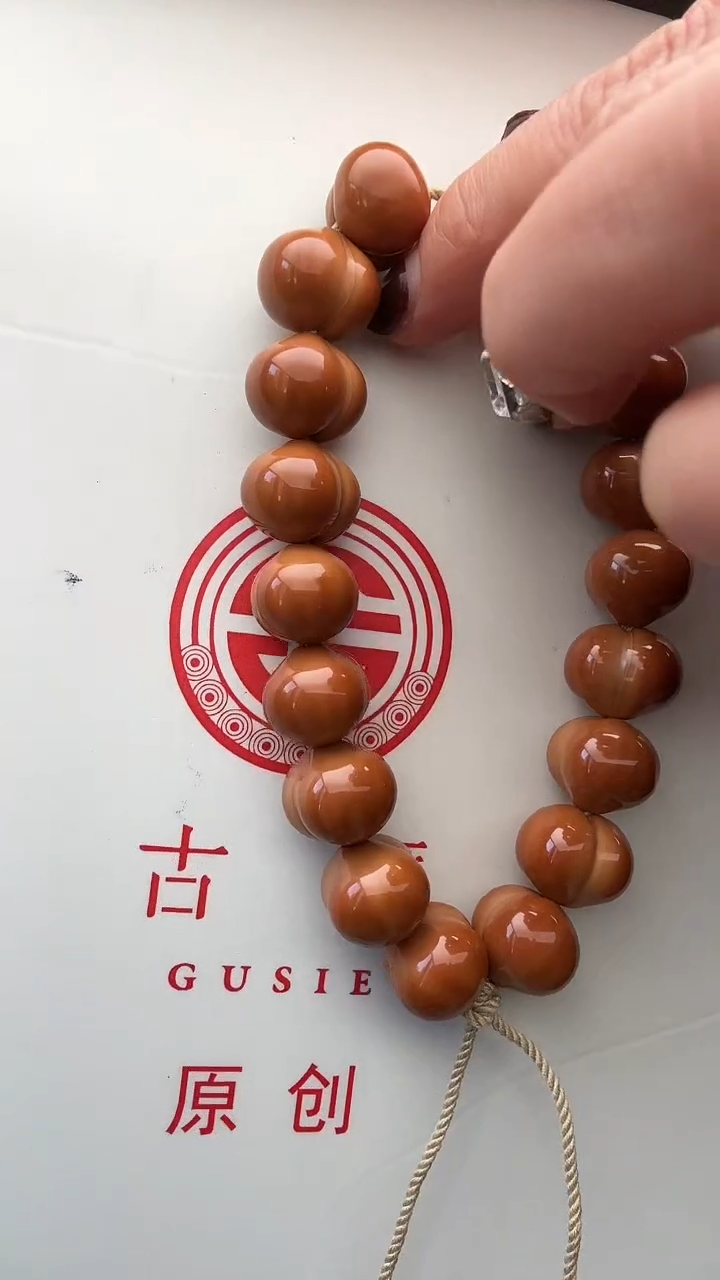 手串猴头核桃一**亿 一薪一亿专拍猴头手串