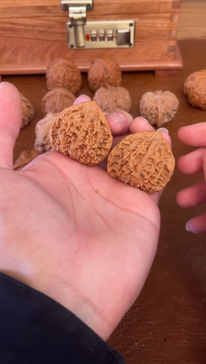 吊坠文玩核桃三角刺纹