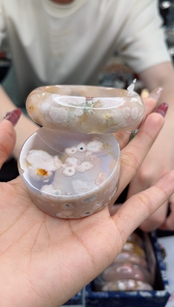 【闪购商品】石英质玉手镯未镶嵌55圈口（赠品镯心）1600039