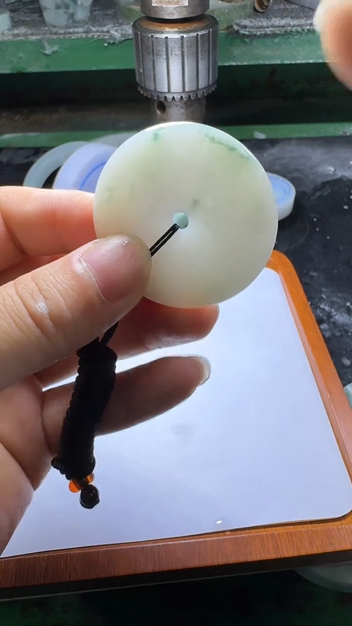 【闪购商品】翡翠未镶嵌颈饰平安扣