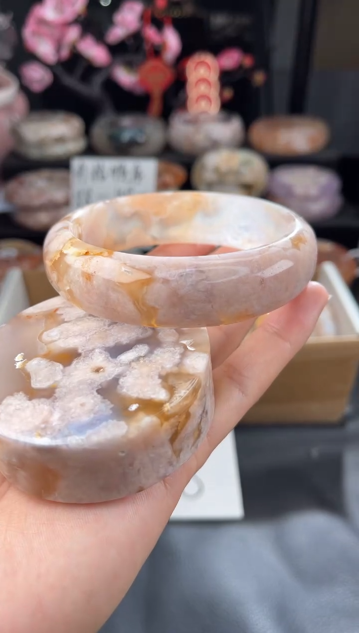 【闪购商品】石英质玉手镯未镶嵌63