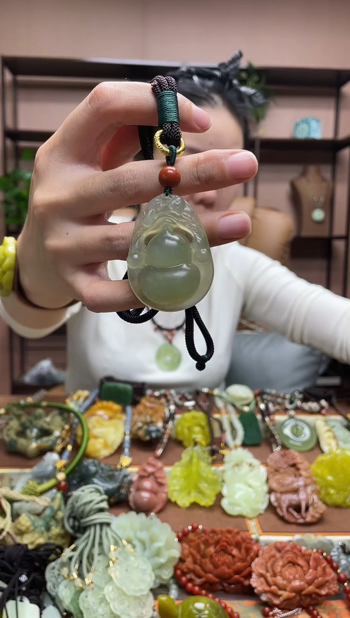 未镶嵌岫玉吊坠·