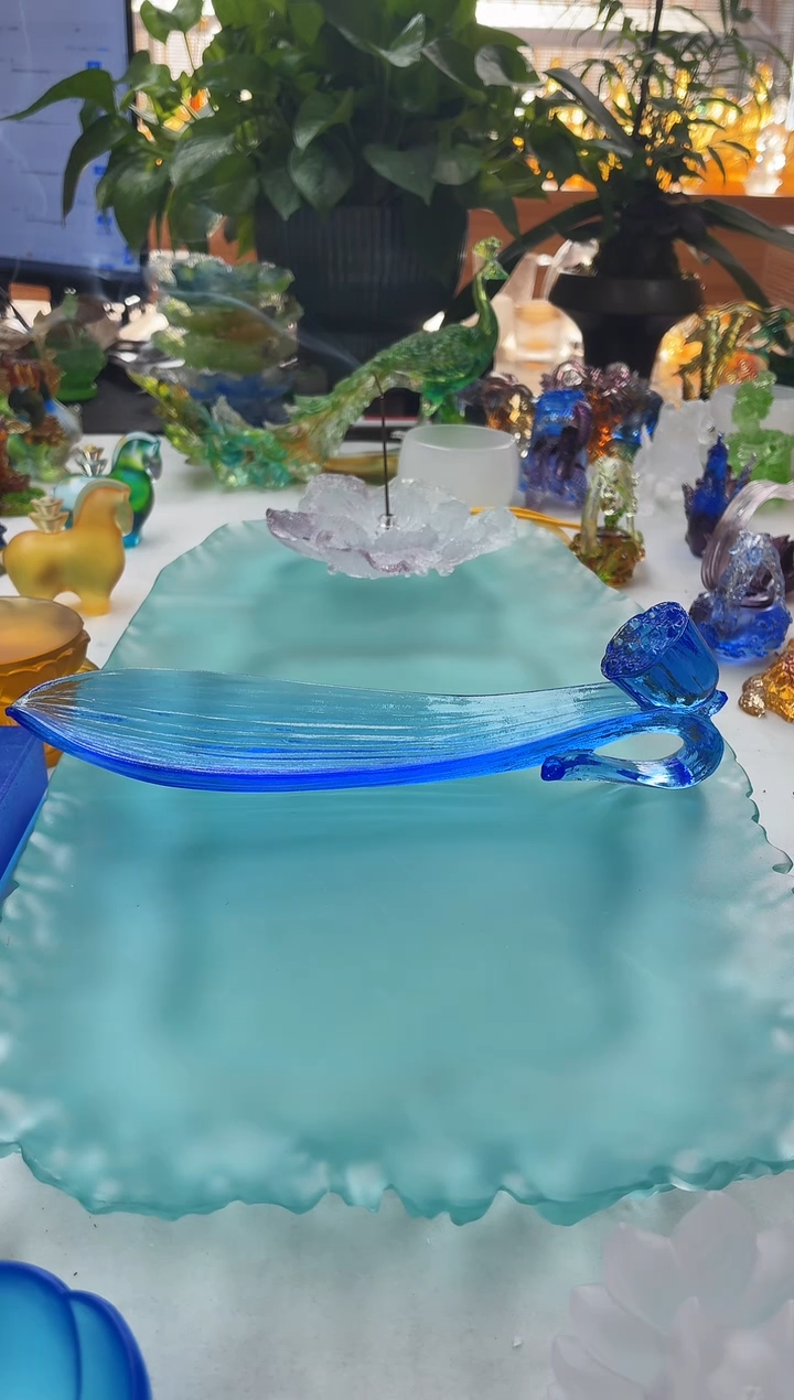 手工艺品琉璃蓝色荷叶线香插23*7.5公分