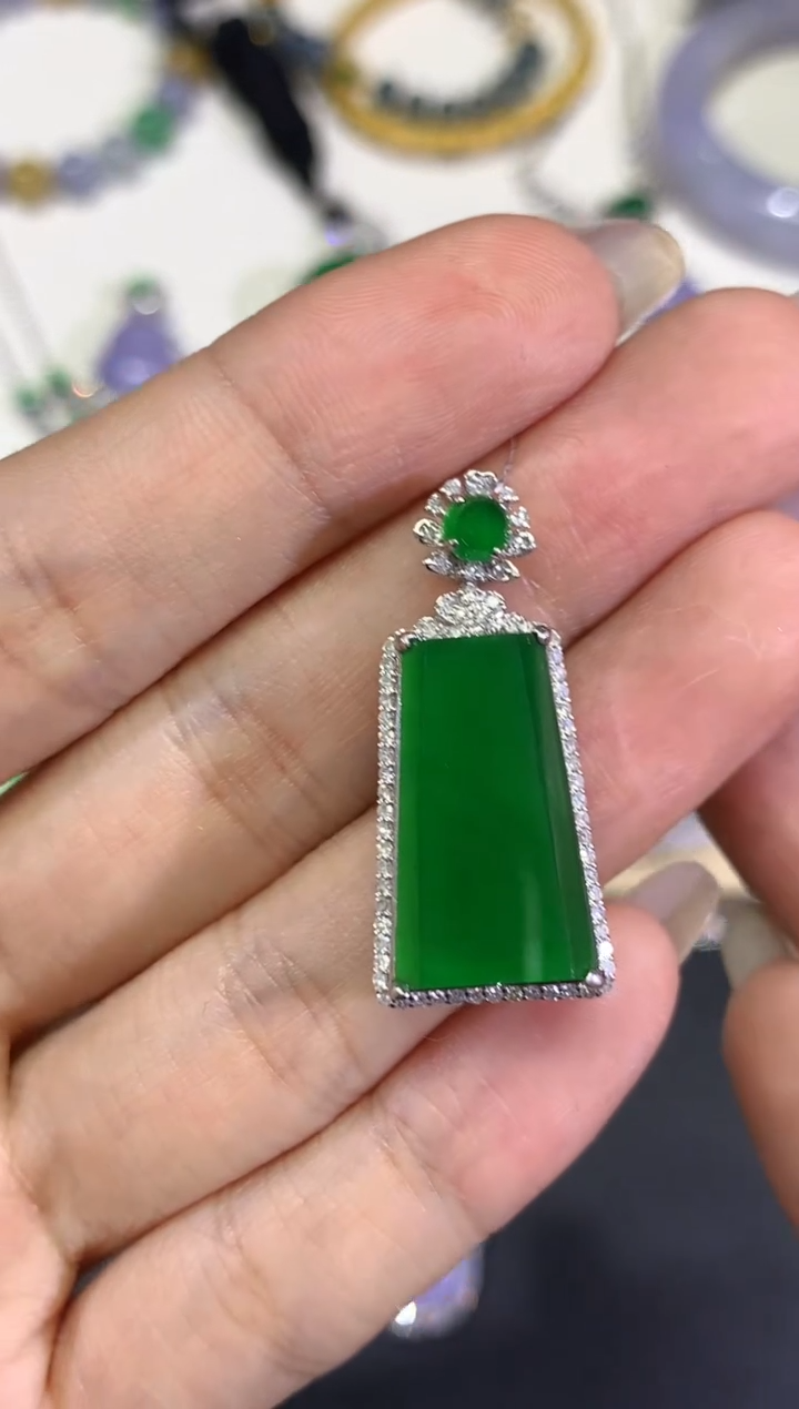 【闪购商品】翡翠颈饰18K金镶嵌团购50