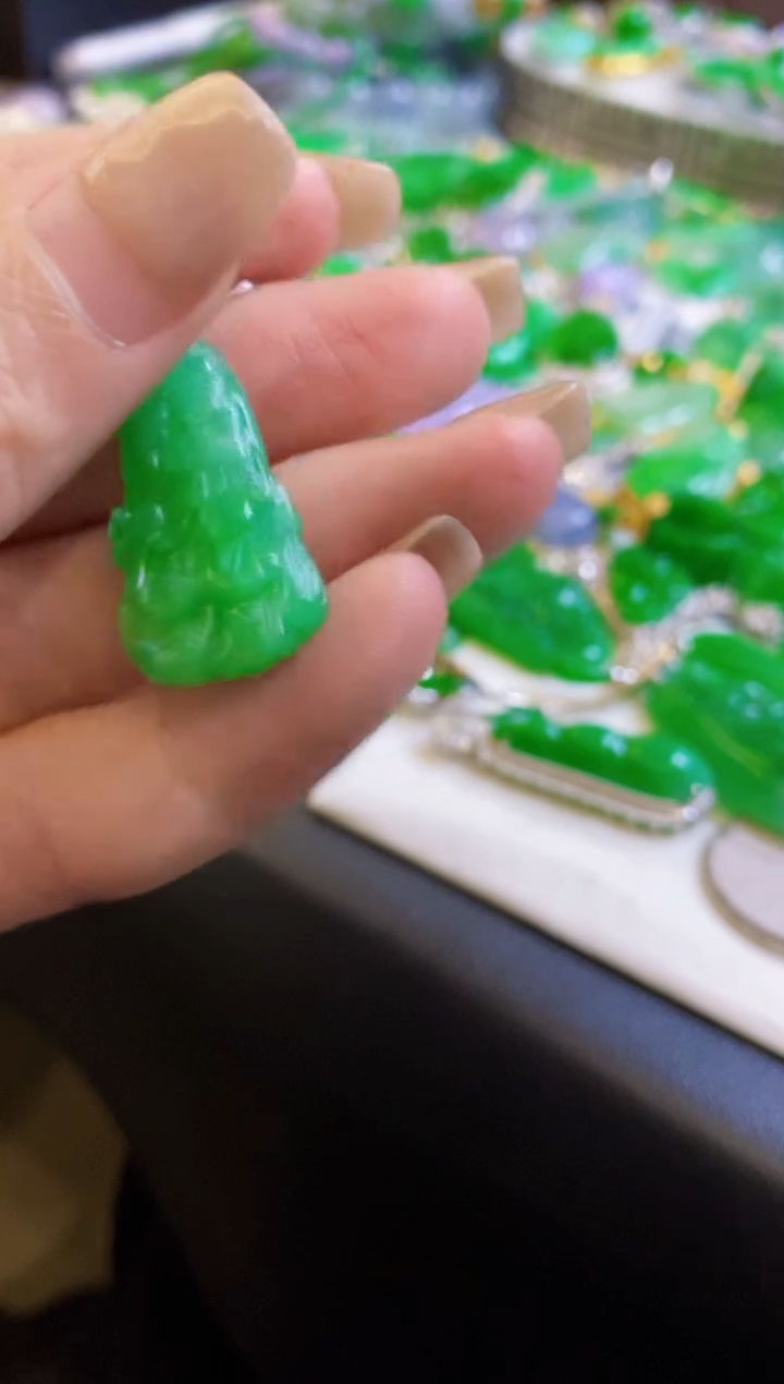 【闪购商品】翡翠颈饰18K金镶嵌吊坠