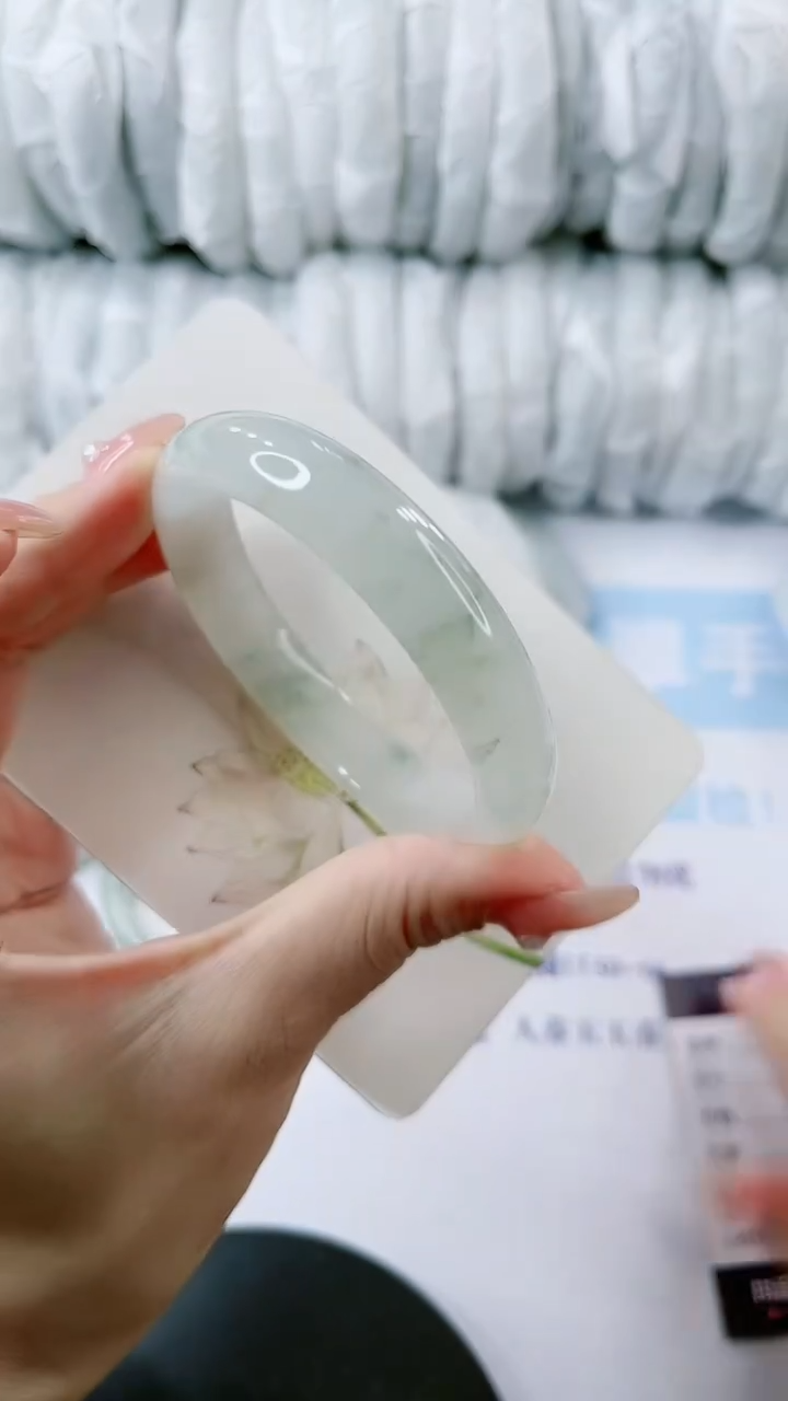 【闪购商品】石英质玉手镯未镶嵌0062125171-多样性发货