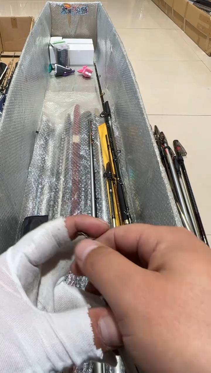 鹊**悦大友渔具鱼竿