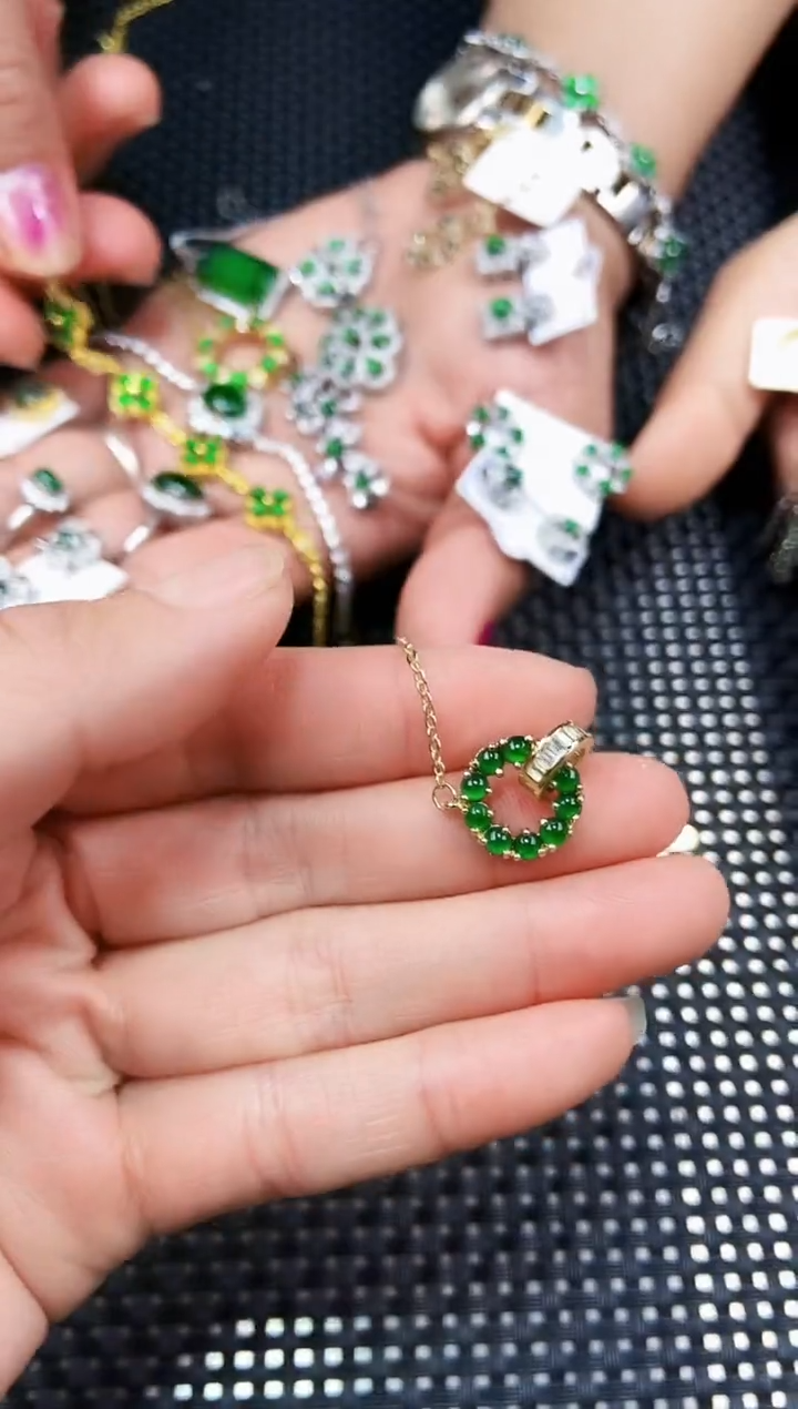 【闪购商品】翡翠颈饰未镶嵌11111111