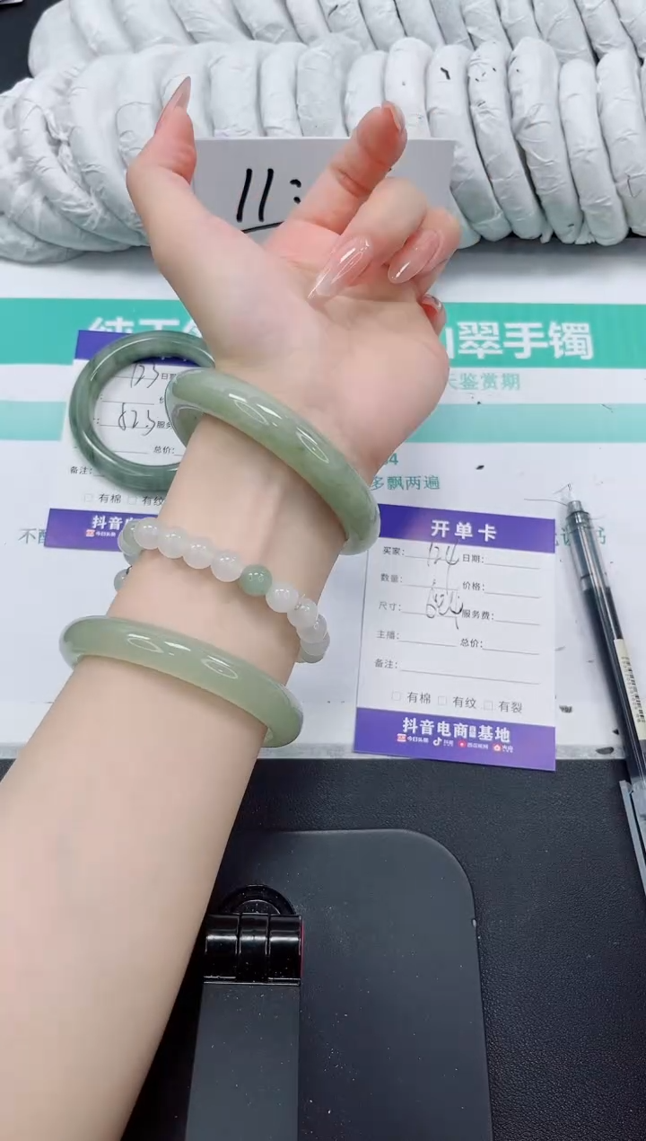 石英质玉手镯未镶嵌124-60.4