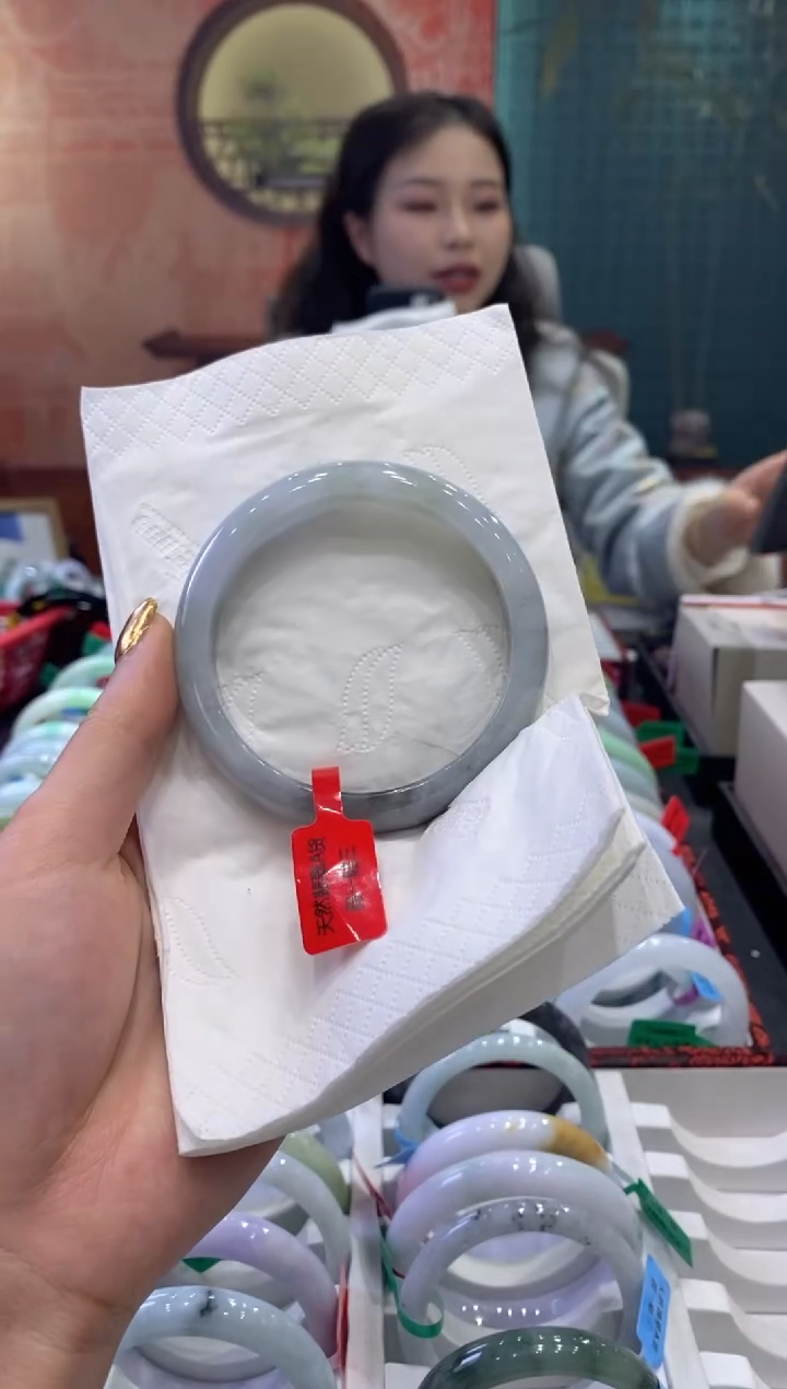 【闪购商品】翡翠手镯未镶嵌多人18235