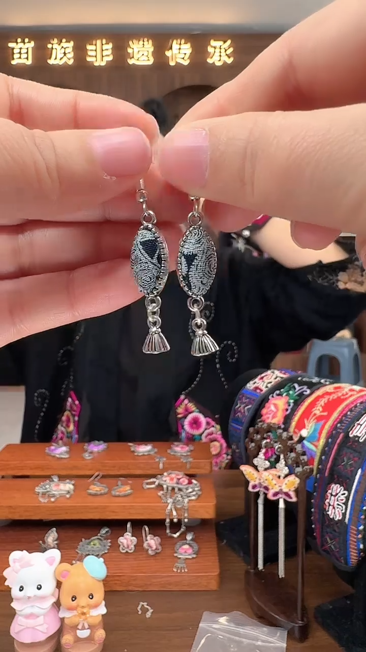 【闪购商品】织绣扶光苗绣传承179