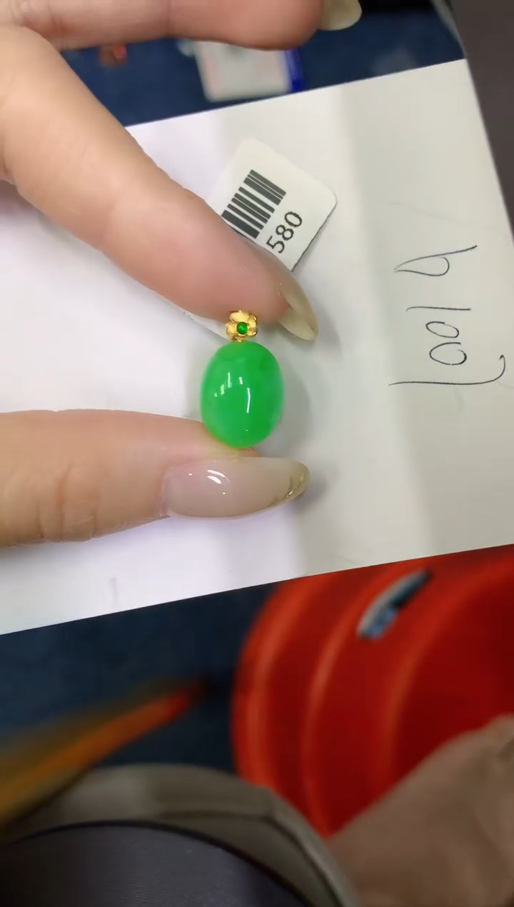 翡翠18K金镶嵌颈饰缅甸天然翡翠A货