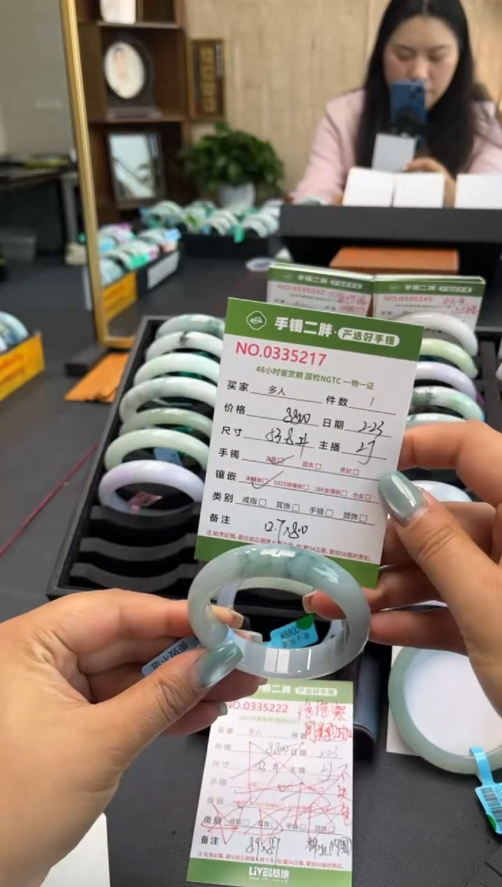 【闪购商品】翡翠手镯未镶嵌多人