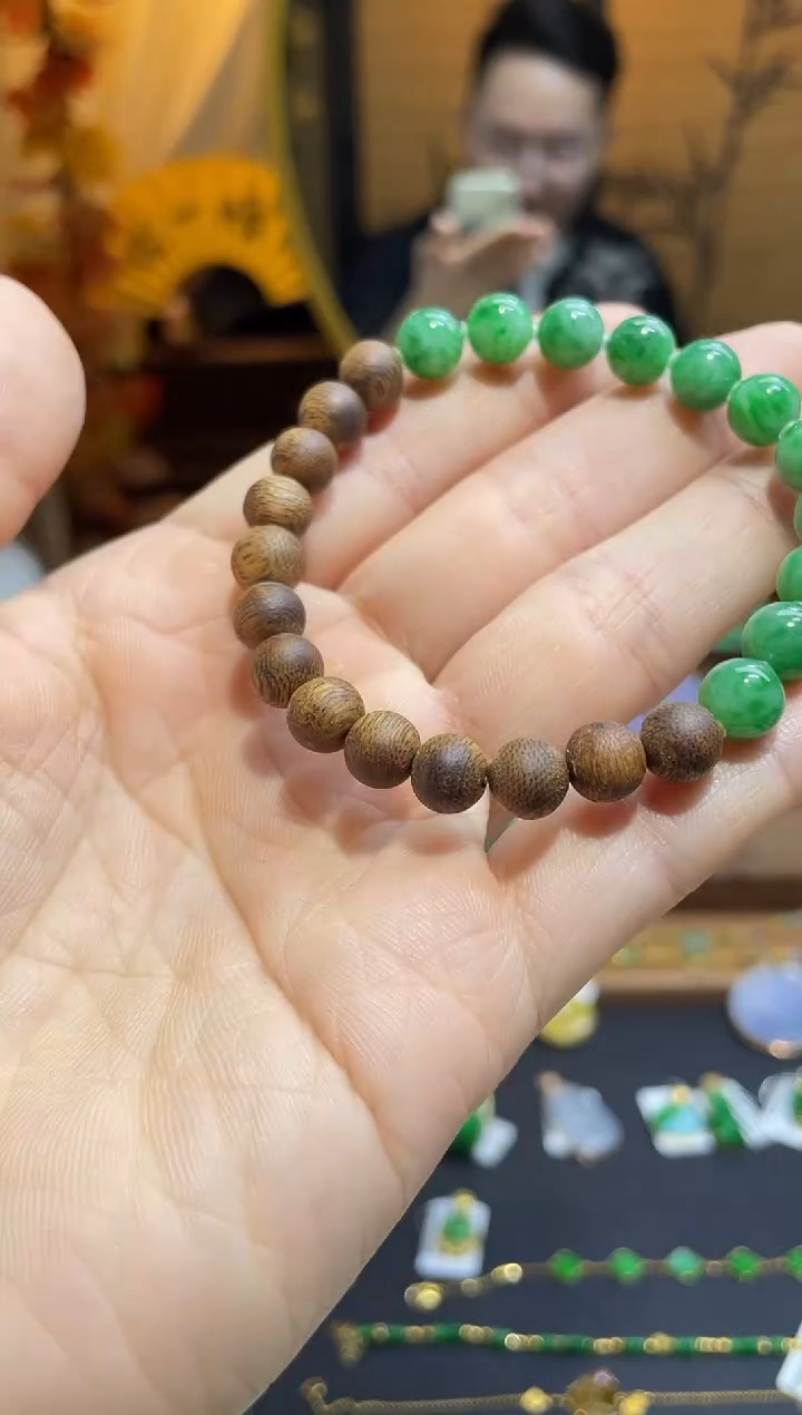 颈饰未镶嵌翡翠手串