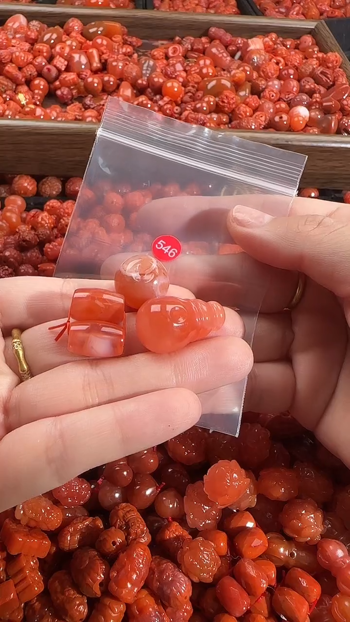 颈饰未镶嵌南红玛瑙1