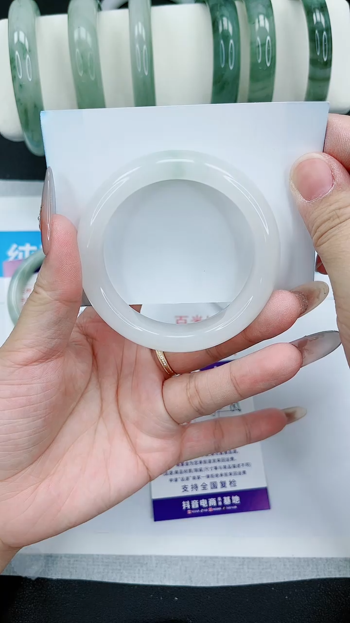 【闪购商品】石英质玉手镯未镶嵌82号/54-55圈