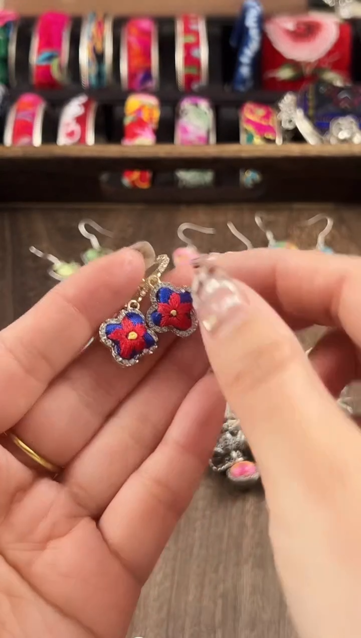 【闪购商品】织绣民族风老绣饰品049