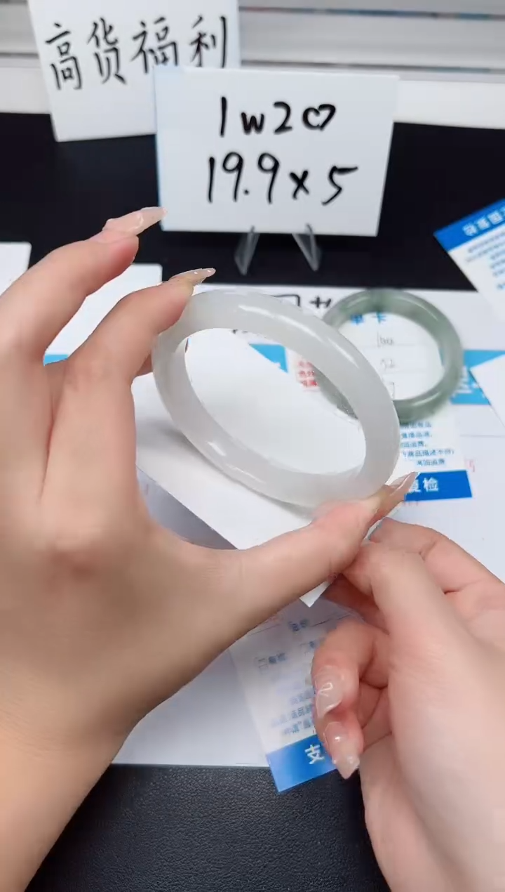 【闪购商品】石英质玉手镯未镶嵌G101-64