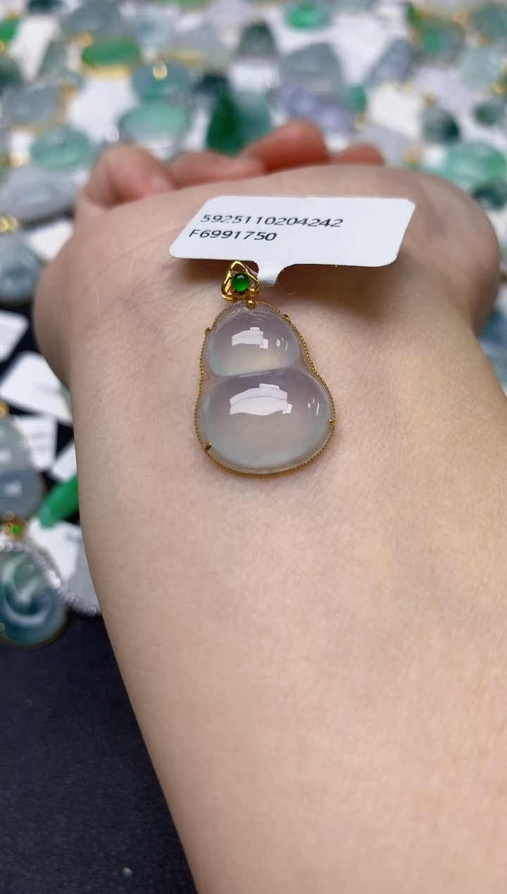 颈饰18K金镶嵌翡翠天然缅甸A货翡翠