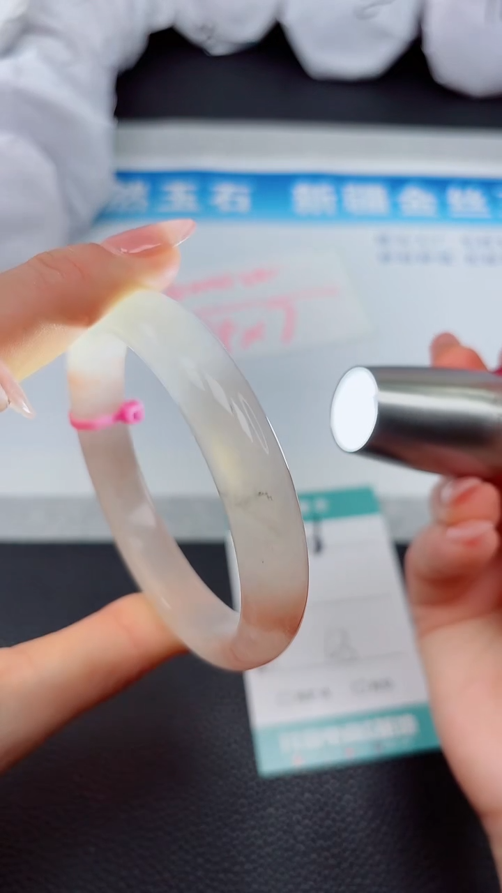 【闪购商品】石英质玉手镯未镶嵌A106