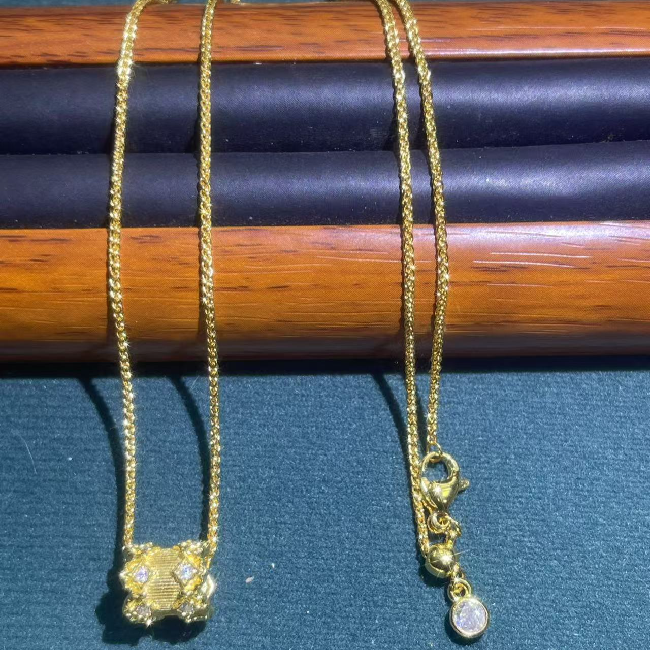 s8934黄色小蛮腰吊坠项链多样性发货