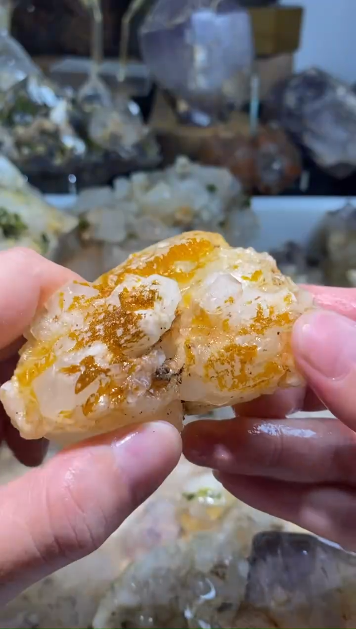 未镶嵌珠宝半成品水晶61号180g马岛黄金晶花