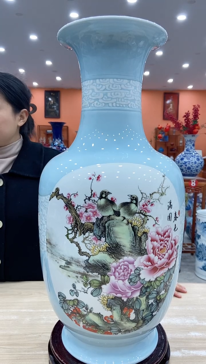 【闪购商品】摆件景德镇陶瓷花瓶朱武老师《春色满园》天蓝色