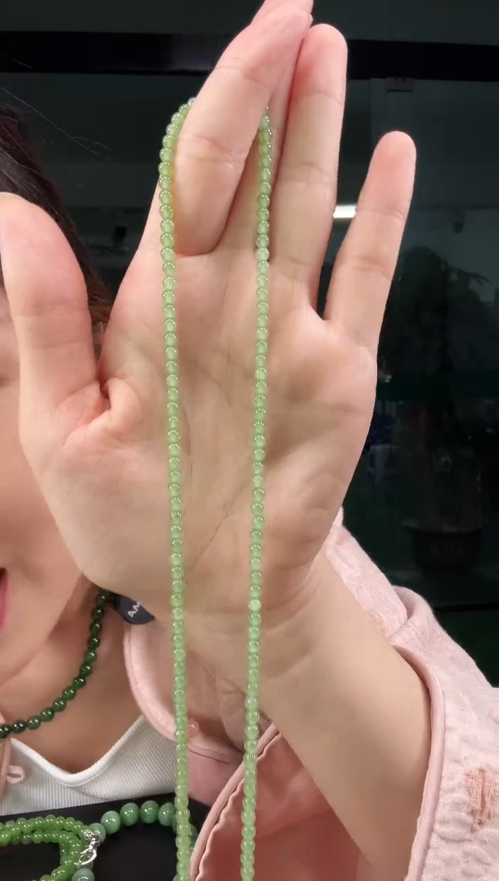 项链未镶嵌和田玉（碧玉）碧玉3mm乌兰海苹果绿毛衣料（无黑点）