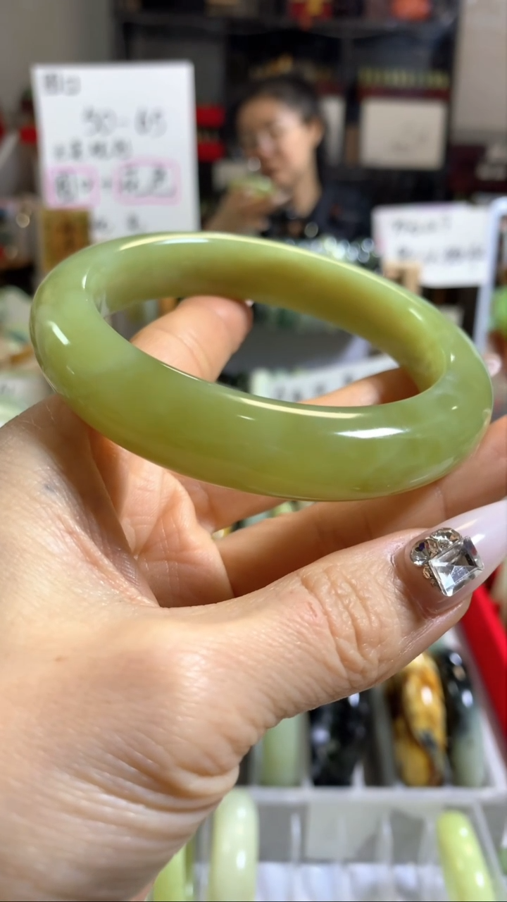 未镶嵌岫玉手镯78 63+ 微瑕