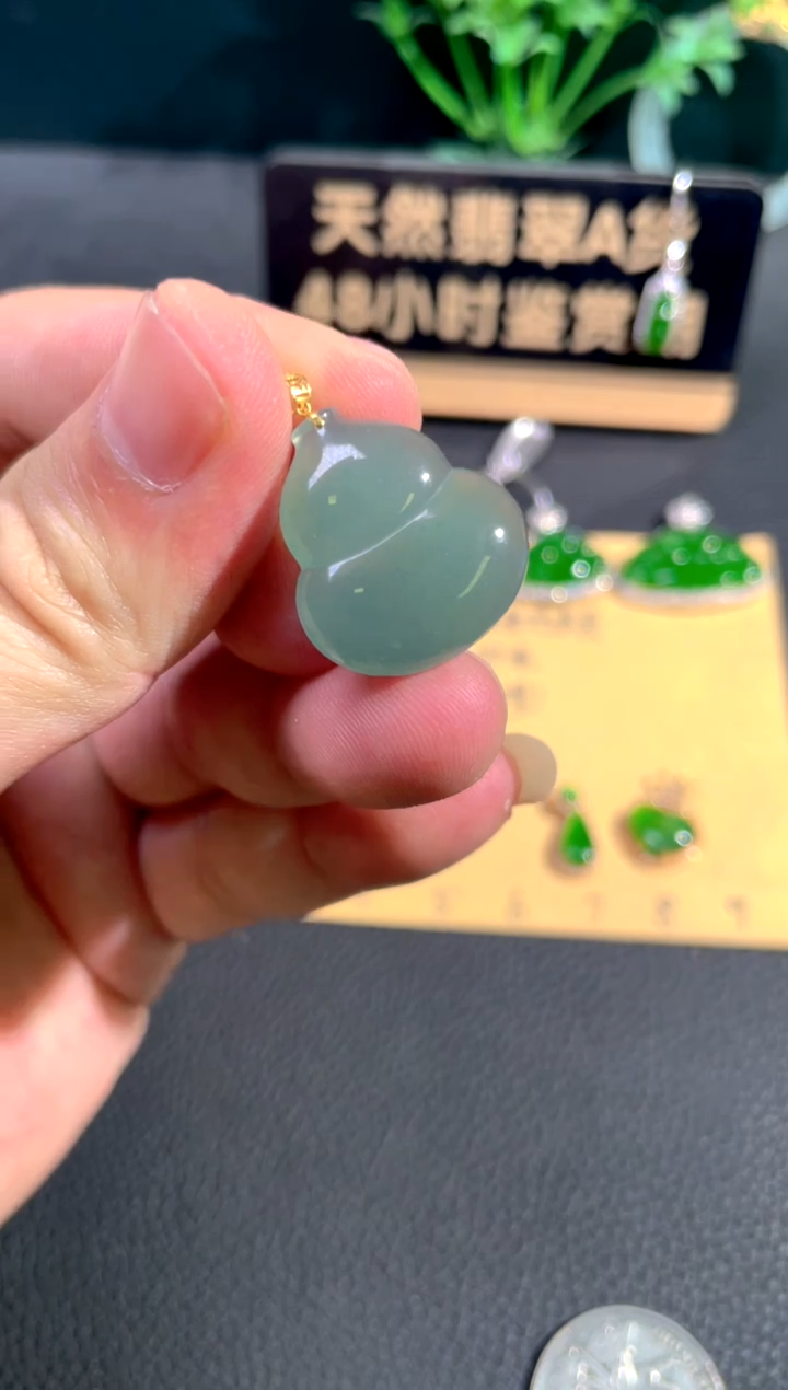 颈饰18K金镶嵌翡翠翡翠