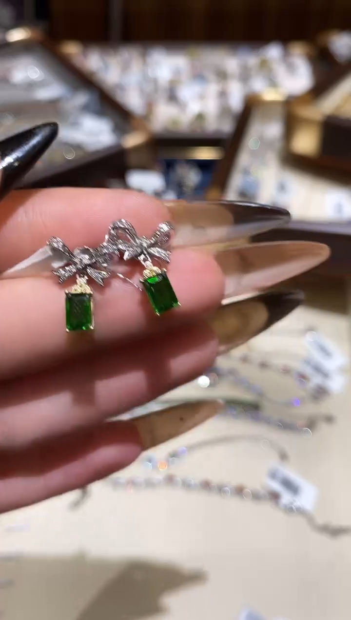 银S925镶嵌透辉石耳饰楚楚珠宝中古甄选不退换
