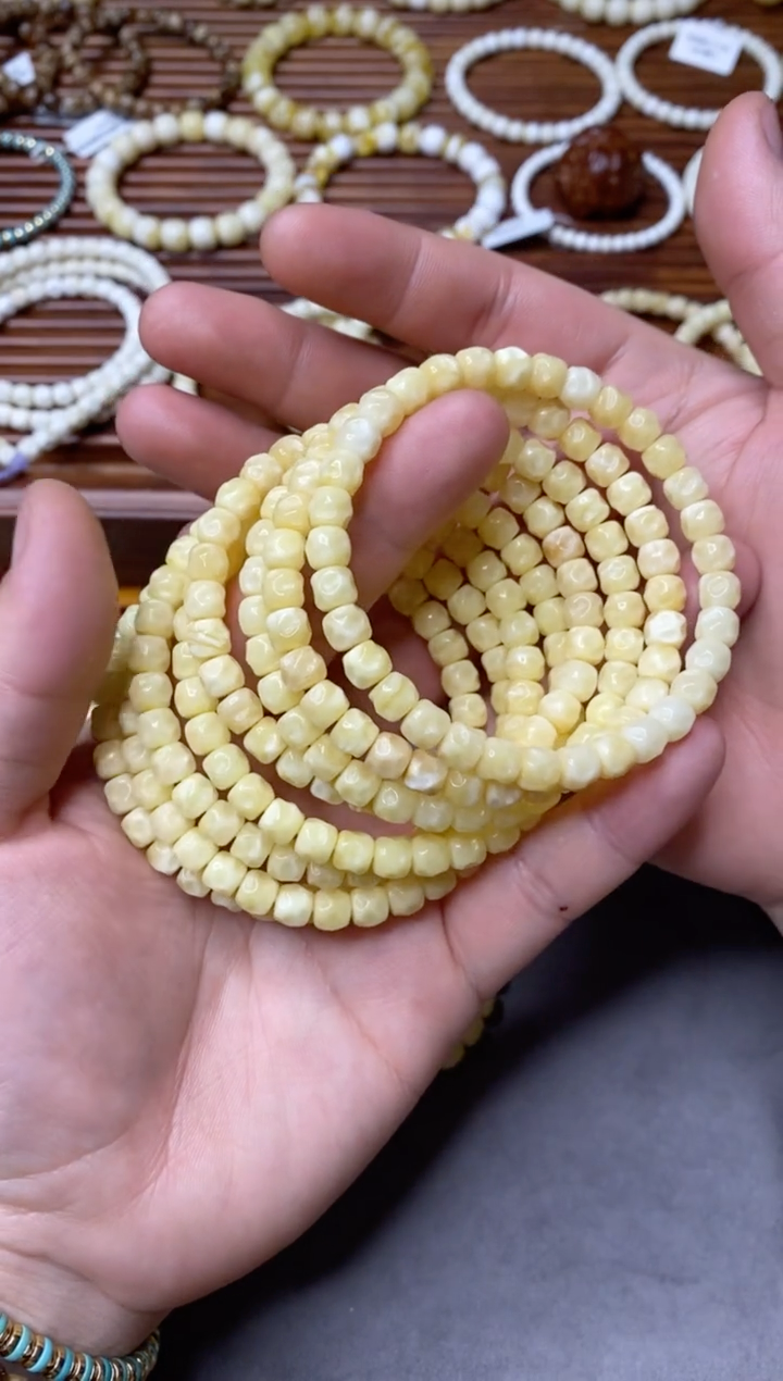 【闪购商品】蜜蜡手串未镶嵌6.5mm无相微瑕多样性发其一