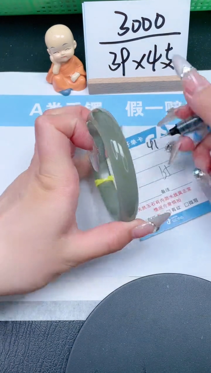 【闪购商品】石英质玉手镯未镶嵌41-65
