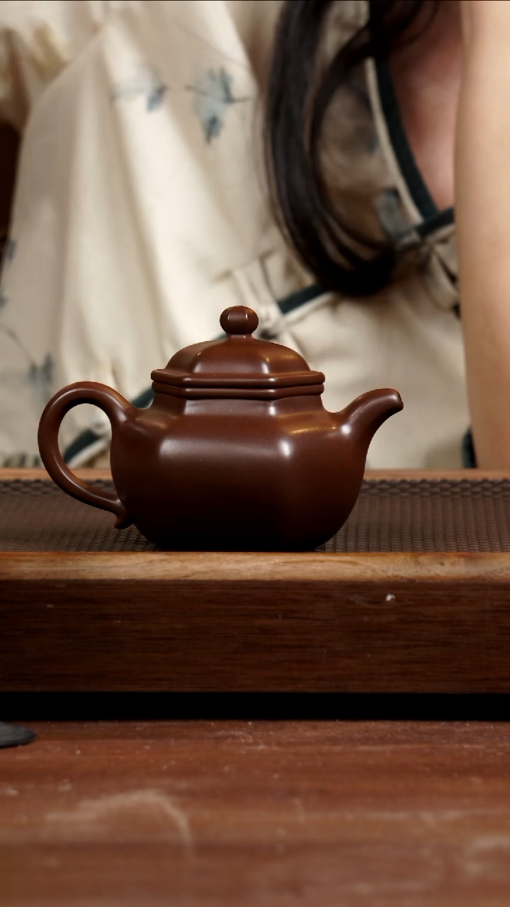 茶壶紫砂t***a80年代一厂老紫泥六方莲子230CC