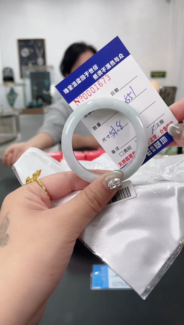 【闪购商品】翡翠手镯未镶嵌天然翡翠A货