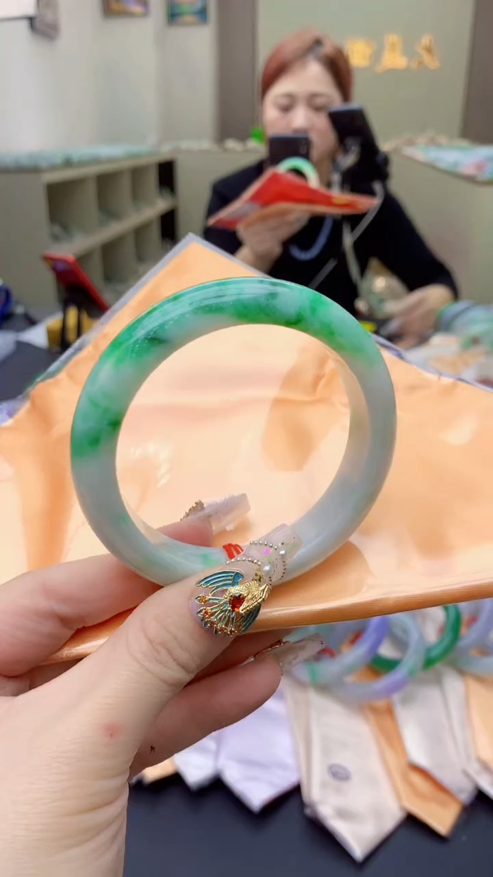 【闪购商品】翡翠手镯未镶嵌0884180545