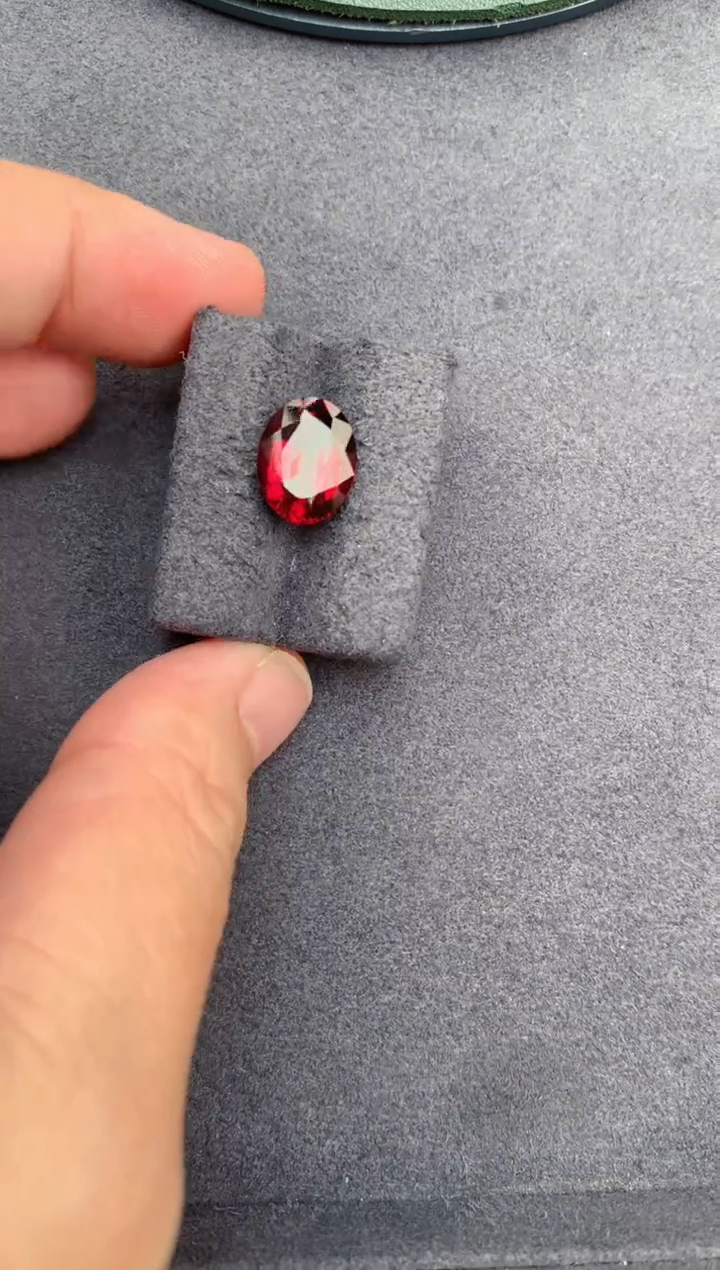 石榴石裸石未镶嵌4.7ct镁铝榴石